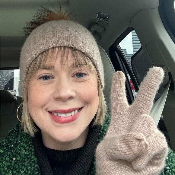 Meet your Posher, Elizabeth - Picture 2 of 4